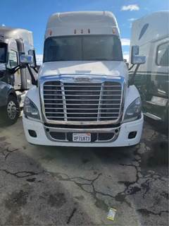 Freightliner Cascadia 125 Salvage Truck