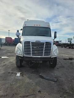 Freightliner Cascadia 125 Salvage Truck