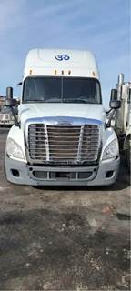 Freightliner Cascadia 125 Salvage Truck