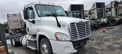 Freightliner Cascadia 125 Salvage Truck