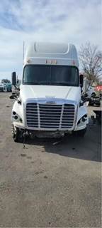 Freightliner Cascadia 125 Salvage Truck