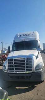Freightliner Cascadia 125 Salvage Truck
