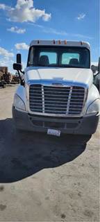 Freightliner Cascadia 125 Salvage Truck