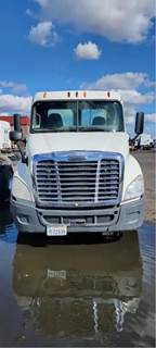 Freightliner Cascadia 125 Salvage Truck