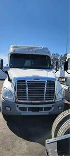 Freightliner Cascadia 125 Salvage Truck