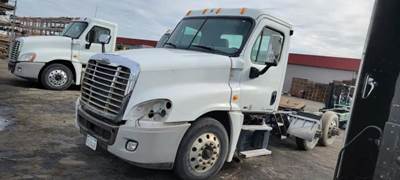 Freightliner Cascadia 125 Salvage Truck