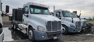 Freightliner Cascadia 125 Salvage Truck