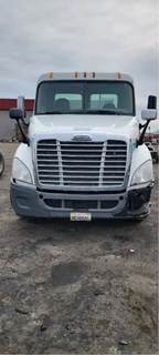 Freightliner Cascadia 125 Salvage Truck