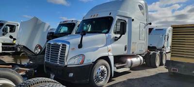 Freightliner Cascadia 125 Salvage Truck