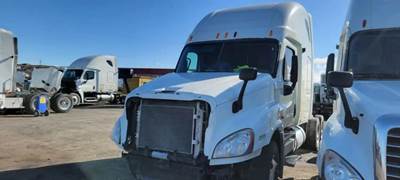 Freightliner Cascadia 125 Salvage Truck