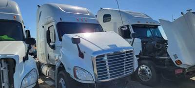 Freightliner Cascadia 125 Salvage Truck