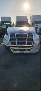 Freightliner Cascadia 125 Salvage Truck