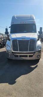 Freightliner Cascadia 125 Salvage Truck