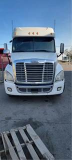 Freightliner Cascadia 125 Salvage Truck