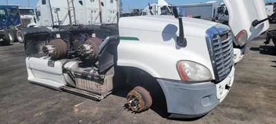 Freightliner Cascadia 125 Salvage Truck