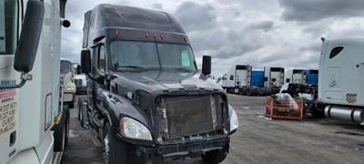 Freightliner Cascadia 125 Salvage Truck