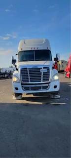 Freightliner Cascadia 125 Salvage Truck