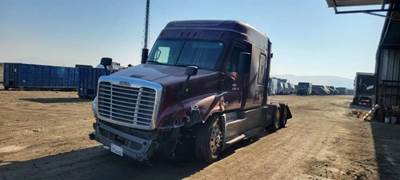 Freightliner Cascadia 125 Salvage Truck