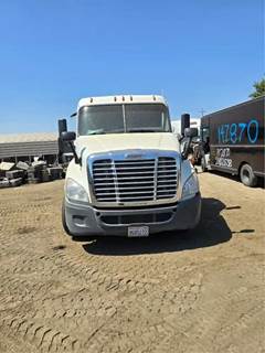 Freightliner Cascadia 125 Salvage Truck