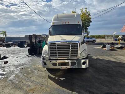 Freightliner Cascadia 125 Salvage Truck