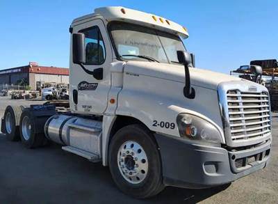 Freightliner Cascadia 125 Salvage Truck