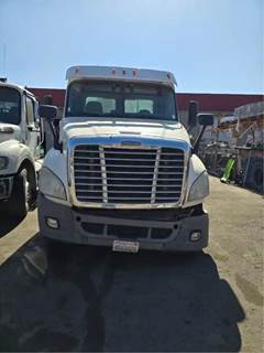 Freightliner Cascadia 125 Salvage Truck