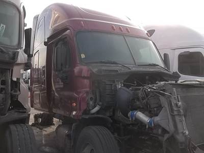 Freightliner Cascadia 125 Salvage Truck