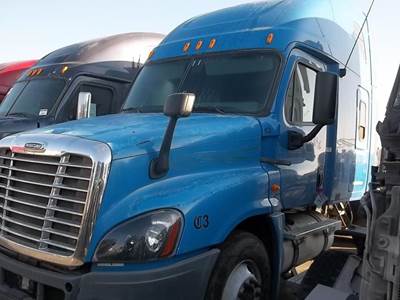 Freightliner Cascadia 125 Salvage Truck