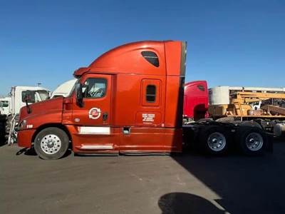 Freightliner Cascadia 125 Salvage Truck