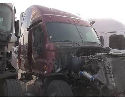 Freightliner Cascadia 125 Salvage Truck