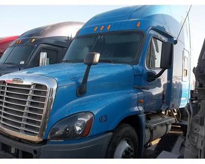 Freightliner Cascadia 125 Salvage Truck