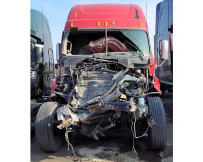 Freightliner Cascadia 125 Salvage Truck