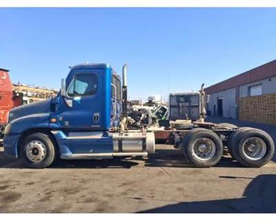 Freightliner Cascadia 125 Salvage Truck