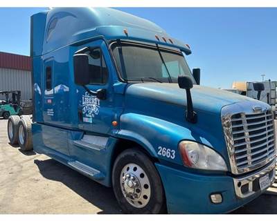 Freightliner Cascadia 125 Salvage Truck