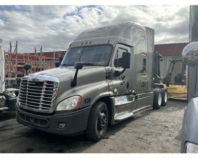 Freightliner Salvage Truck