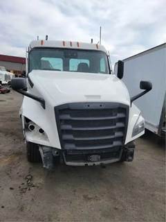 Freightliner Cascadia 126 Salvage Truck