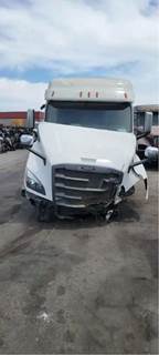 Freightliner Cascadia 126 Salvage Truck