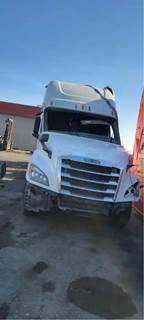 Freightliner Cascadia 126 Salvage Truck