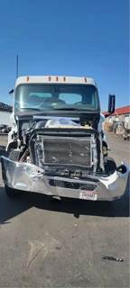 Freightliner Cascadia 126 Salvage Truck