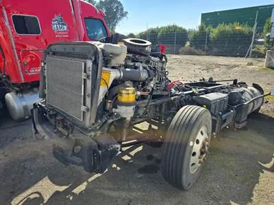 Freightliner Cascadia 126 Salvage Truck