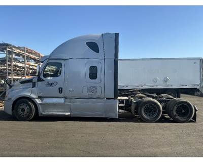 Freightliner Salvage Truck