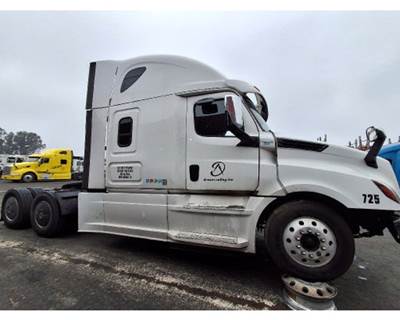 Freightliner Salvage Truck