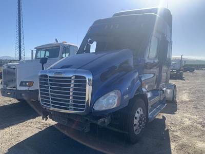 Freightliner Cascadia 132 Salvage Truck