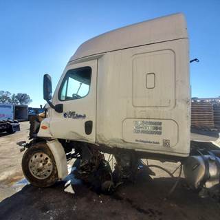 Freightliner Cascadia 132 Salvage Truck