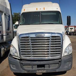 Freightliner Cascadia 132 Salvage Truck