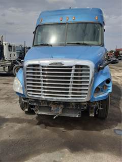 Freightliner Cascadia 132 Salvage Truck