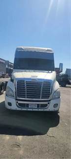 Freightliner Cascadia 132 Salvage Truck