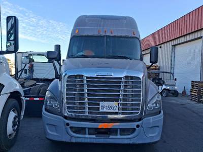 Freightliner Cascadia Salvage Truck