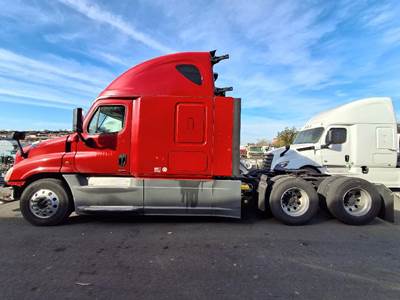 Freightliner Cascadia Salvage Truck