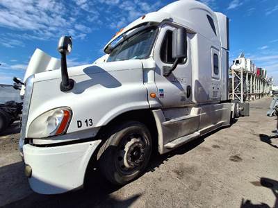 Freightliner Cascadia Salvage Truck